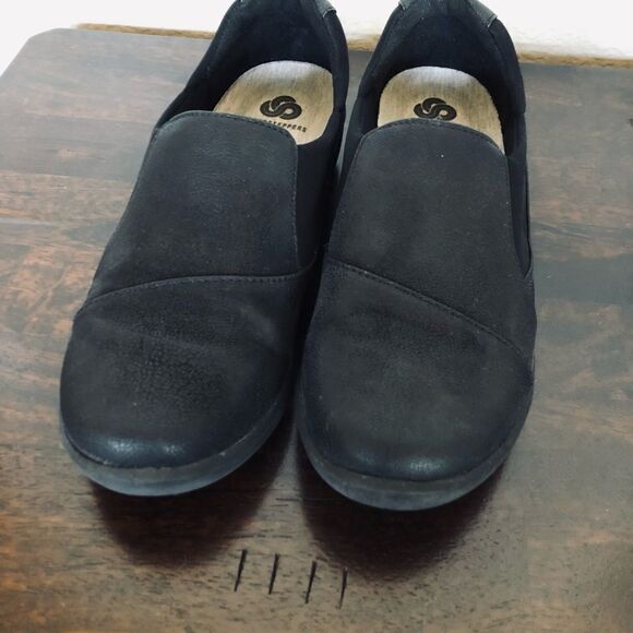 Clarks Cloudsteppers Black Lightweight Slip On Shoes 8 - Picture 3 of 7